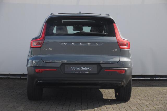 Volvo XC40 B3 177PK Automaat Plus Dark / Panoramadak / Elektrische stoelen / Harman Kardon audio / BLIS / Adaptieve cruise control / Parkeersensoren met camera / Elektrische achterklep / Stoel - en stuurwielverwarming