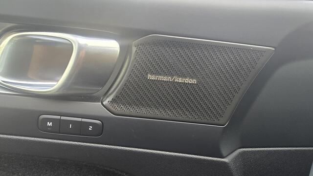Volvo XC40 2.0 B4 Plus Black Edition |NAP|1e eigenaar|Pano|Harman&Kardon