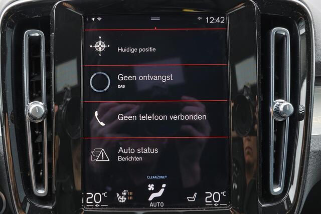 Volvo XC40 1.5 T5 Recharge R-Design - IntelliSafe Assist & Surround - Adaptieve LED koplampen - Parkeercamera achter - Verwarmde voorstoelen & stuur - Parkeersensoren voor & achter - Elektr. bedienb. voorstoelen met geheugen links - Draadloze tel. lader - Extra getint glas - 19' LMV