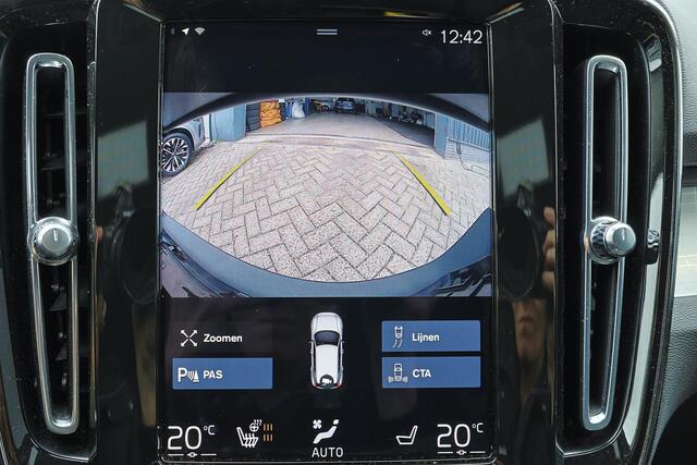 Volvo XC40 1.5 T5 Recharge R-Design - IntelliSafe Assist & Surround - Adaptieve LED koplampen - Parkeercamera achter - Verwarmde voorstoelen & stuur - Parkeersensoren voor & achter - Elektr. bedienb. voorstoelen met geheugen links - Draadloze tel. lader - Extra getint glas - 19' LMV