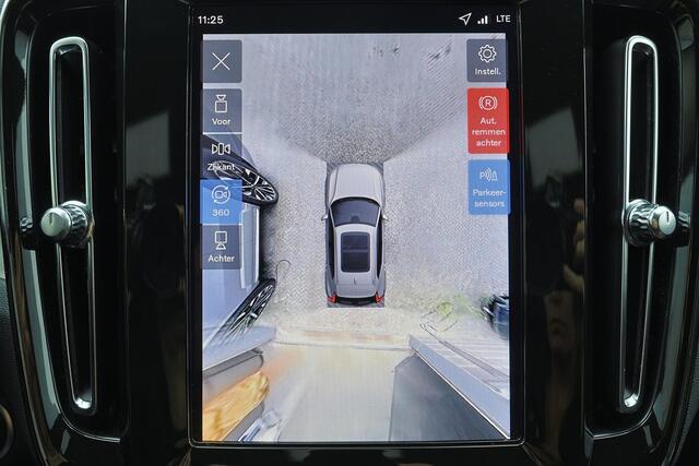 Volvo XC40 B3 Plus Dark - IntelliSafe Assist & Surround - 360º Camera - Harman/Kardon audio - Verwarmde voorstoelen & stuur - Parkeersensoren voor & achter - Elektr. bedienb. voorstoelen met geheugen links - Draadloze tel. lader - Standkachel - Extra getint glas - 18' LMV