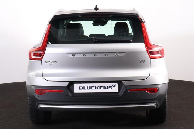 Volvo XC40 T4 Momentum - Parkeercamera achter - Parkeersensoren voor & achter - Cruise control - Inklapbare trekhaak - 18' LMV