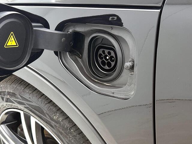 Volvo XC40 1.5 T5 Recharge R-Design | Stoelverwarming | Achteruitrijcamera | BLIS |