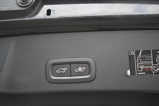 Volvo XC40 Recharge Plug-In Hybrid T4 /trekhaak/stoel.stuur verwarming