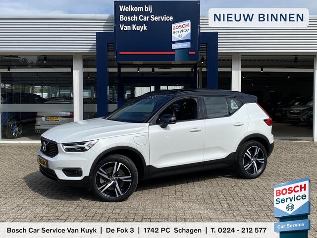 Volvo XC40 1.5 T5 Twin Engine R-Design / 262 PK / Panorama dak / Elektrische Trekhaak / Harman Kardon Audio / Leder + Alcantara Bekleding / Keyless Entry & Go / Adaptive Cruise met Pilot Assist! / CarPlay + Android Auto / Stoel- en Stuurwielverwarming / Verwarmde Achterbank / Volledig Dealeronderhoud / Elektrische Best Stoel incl. Memory / Elektrische kofferklep / Parkeercamera / Elektrische Ramen + Spiegels / ETC. /