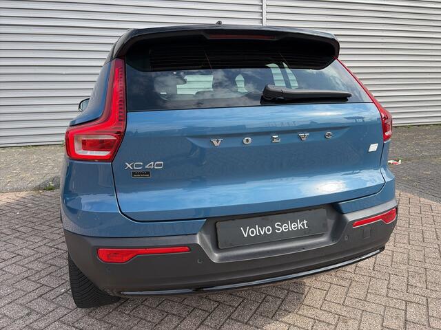 Volvo XC40 Extended Range Plus 82 kWh / Fjord Blue / Trekhaak / Achteruitrijcamera / Stoel- en stuurverwarming /