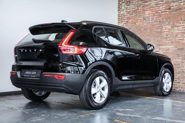 Volvo XC40 T2 Momentum Core | Semi-Electrische Wegklapbare Trekhaak | Navigatie | Parkeercamera | Verwarmbare voorstoelen | Verwarmbaar stuurwiel | Park assist voor en achter | Apple CarPlay & Android Auto | Volvo on Call | Dealeronderhouden |