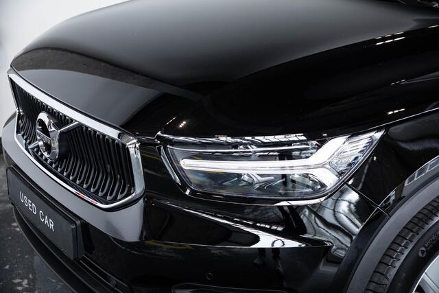 Volvo XC40 T2 Momentum Core | Semi-Electrische Wegklapbare Trekhaak | Navigatie | Parkeercamera | Verwarmbare voorstoelen | Verwarmbaar stuurwiel | Park assist voor en achter | Apple CarPlay & Android Auto | Volvo on Call | Dealeronderhouden |