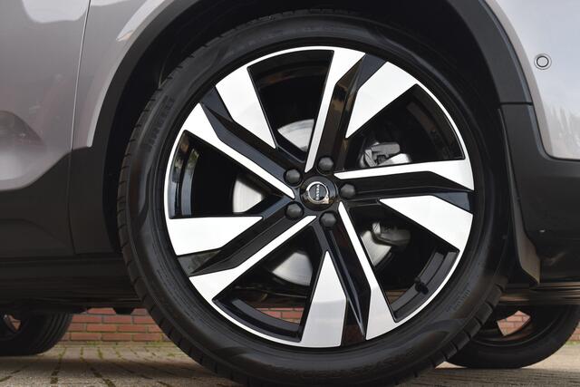 Volvo XC40 B4 211PK Plus Dark | Trekhaak | 20 inch | 360 Camera | Panoramadak