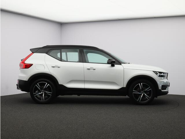 Volvo XC40 2.0 T4 R-Design / Trekhaak / Panoramadak / Adaptive Cruise / Stoelverwarming / BLIS / Nubuck Bekleding /