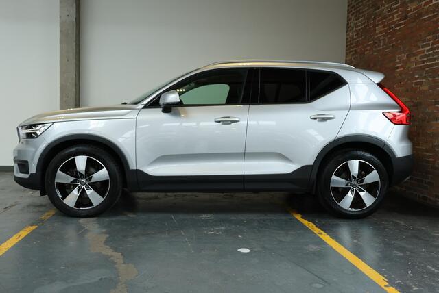 Volvo XC40 T5 AWD Intro Edition | Semi Electrische-wegklapbare trekhaak | 360° Parkeercamera | | Harman Kardon Premium Audio | Panoramadak | Lederen bekleding | Adaptieve Cruise Control | Dodehoekdetectie | Volvo on Call | Parkeerverwarming | Parkeersensoren voor + achter