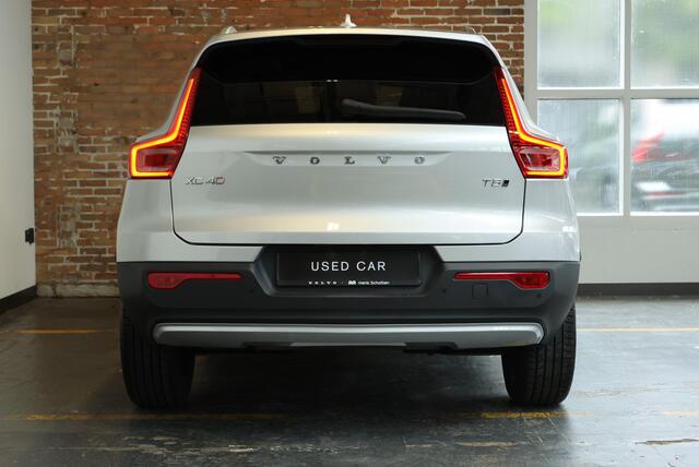 Volvo XC40 T5 AWD Intro Edition | Semi Electrische-wegklapbare trekhaak | 360° Parkeercamera | | Harman Kardon Premium Audio | Panoramadak | Lederen bekleding | Adaptieve Cruise Control | Dodehoekdetectie | Volvo on Call | Parkeerverwarming | Parkeersensoren voor + achter