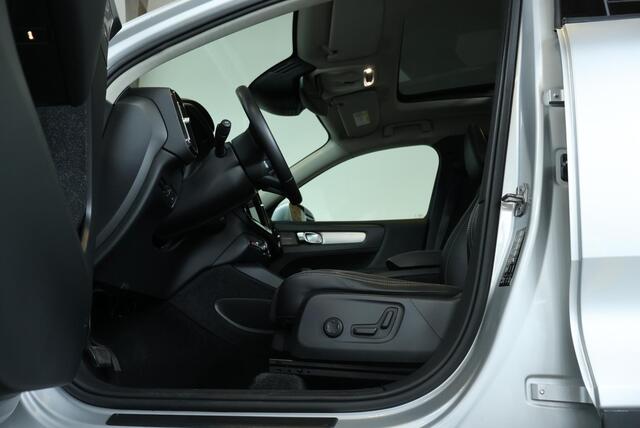 Volvo XC40 T5 AWD Intro Edition | Semi Electrische-wegklapbare trekhaak | 360° Parkeercamera | | Harman Kardon Premium Audio | Panoramadak | Lederen bekleding | Adaptieve Cruise Control | Dodehoekdetectie | Volvo on Call | Parkeerverwarming | Parkeersensoren voor + achter
