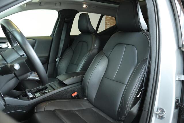 Volvo XC40 T5 AWD Intro Edition | Semi Electrische-wegklapbare trekhaak | 360° Parkeercamera | | Harman Kardon Premium Audio | Panoramadak | Lederen bekleding | Adaptieve Cruise Control | Dodehoekdetectie | Volvo on Call | Parkeerverwarming | Parkeersensoren voor + achter