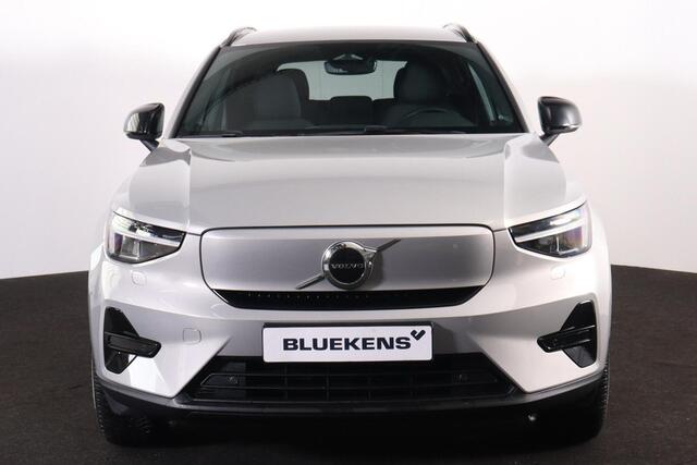 Volvo XC40 Extened Range Core 82 kWh - IntelliSafe Assist & Surround - Parkeercamera achter - Verwarmde voorstoelen, stuur & achterbank - Parkeersensoren voor & achter - Draadloze tel. lader - Warmtepomp - Extra getint glas - Inklapbare trekhaak - 19' LMV