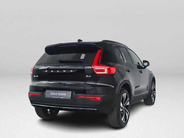 Volvo XC40 B4 Plus Dark | Panoramadak | 360° camera | Harman Kardon | Stoel- en stuurverwarming | Trekhaak