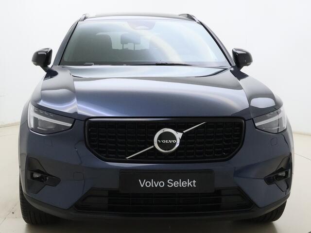 Volvo XC40 B4 211pk Plus Dark / 20'' / Panoramadak / 360 Camera / Pixel Koplampen / Trekhaak / Getint glas / Elektr. Stoelen / Harman&Kardon Audio /