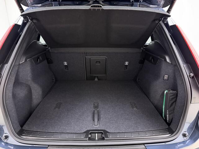 Volvo XC40 B4 211pk Plus Dark / 20'' / Panoramadak / 360 Camera / Pixel Koplampen / Trekhaak / Getint glas / Elektr. Stoelen / Harman&Kardon Audio /