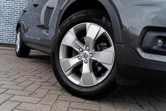 Volvo XC40 2.0 T4 Inscription | Trekhaak | Panoramadak | Achteruitrijcamera | BLIS | Cruise Control Adaptief | Elektrisch Verstelbare Voorstoelen | Navigatie | Apple Carplay | Android Auto | Keyless Entry | LED Koplampen Adaptief