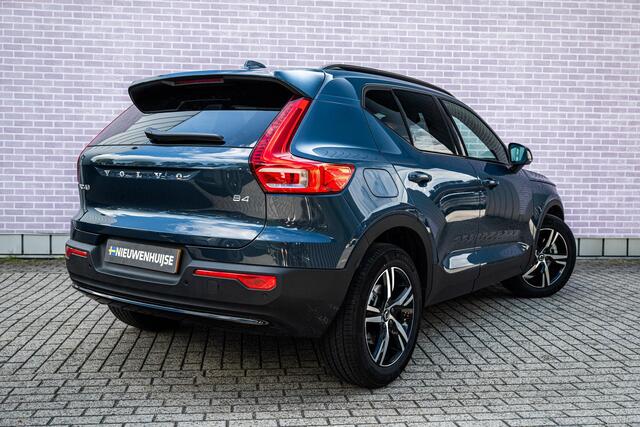 Volvo XC40 2.0 B4 Plus Dark | Trekhaak | Harman Kardon Audio | Achteruitrijcamera | Parkeersensoren | Keyless Entry | Elektrische Achterklep | Elektrisch Verstelbare Voorstoelen | Stoelverwarming | Google Navigatie | Apple Carplay | Android Auto |