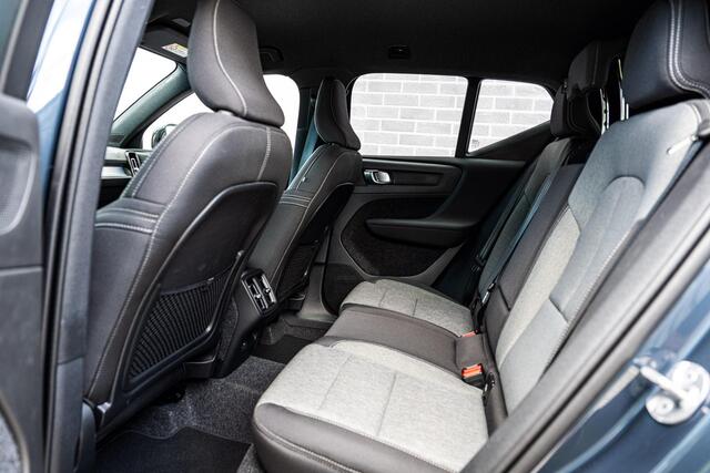 Volvo XC40 2.0 B4 Plus Dark | Trekhaak | Harman Kardon Audio | Achteruitrijcamera | Parkeersensoren | Keyless Entry | Elektrische Achterklep | Elektrisch Verstelbare Voorstoelen | Stoelverwarming | Google Navigatie | Apple Carplay | Android Auto |
