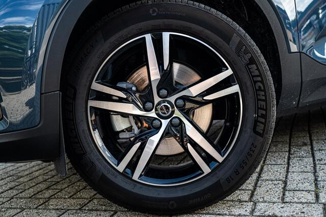 Volvo XC40 2.0 B4 Plus Dark | Trekhaak | Harman Kardon Audio | Achteruitrijcamera | Parkeersensoren | Keyless Entry | Elektrische Achterklep | Elektrisch Verstelbare Voorstoelen | Stoelverwarming | Google Navigatie | Apple Carplay | Android Auto |