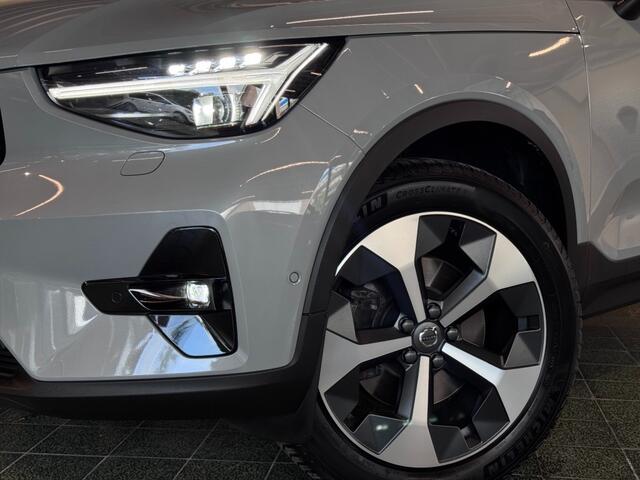 Volvo XC40 2.0 B4 Plus Dark 2WD Pano 360cam H/K Memory 19''