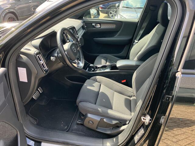 Volvo XC40 Recharge Core / Trekhaak / Camera / CarPlay / Sfeerverlichting / 20'' / Stoel+Stuurverwarming / DAB / Cruise Control