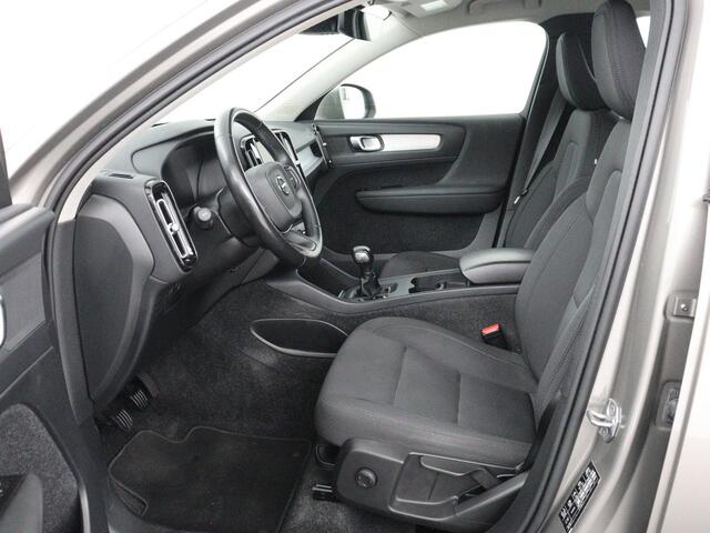 Volvo XC40 1.5 T2 Business Pro | 1e eigenaar | Trekhaak | Carplay | Navigatie | Adaptive cruise | Side Assist | Full LED | Climate control | Keyless | Parkeerhulp | Bluetooth | 19'' lichtmetalen velgen
