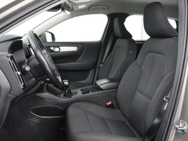 Volvo XC40 1.5 T2 Business Pro | 1e eigenaar | Trekhaak | Carplay | Navigatie | Adaptive cruise | Side Assist | Full LED | Climate control | Keyless | Parkeerhulp | Bluetooth | 19'' lichtmetalen velgen