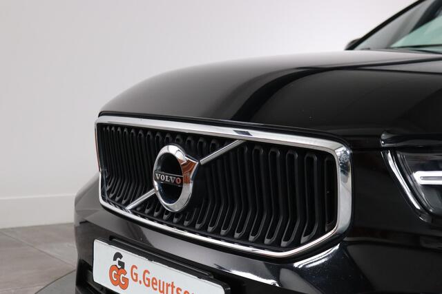 Volvo XC40 2.0 B4 Momentum Business Camera, Stoel/Stuurverwarming, Trekhaak, Cruise Control