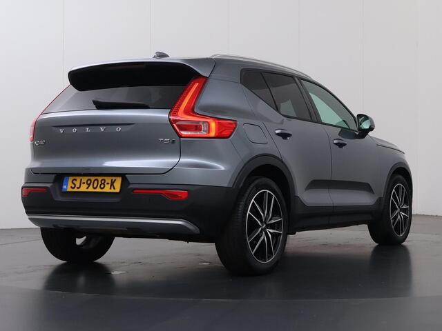 Volvo XC40 2.0 T5 AWD Intro Edition | 360 camera | Stoelverwarming V+A | Cruise control adaptief | Trekhaak | Panoramdak | Harman/Kardon | Apple Carplay/Android Auto |