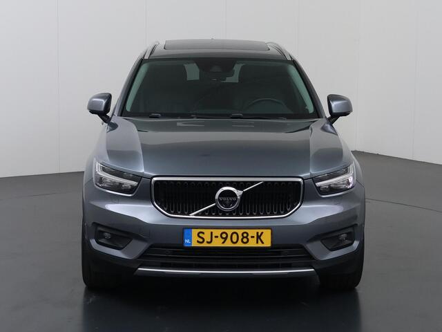 Volvo XC40 2.0 T5 AWD Intro Edition | 360 camera | Stoelverwarming V+A | Cruise control adaptief | Trekhaak | Panoramdak | Harman/Kardon | Apple Carplay/Android Auto |