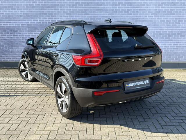Volvo XC40 T4 Recharge R-Design | Trekhaak 1800 kg | 360º Camera | Verwarmde Voorstoelen en Achterbank | Stuurverwarming | Navigatie | Keyless Entry | BLIS |