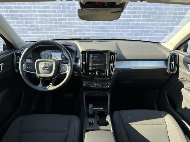 Volvo XC40 T4 Recharge R-Design | Trekhaak 1800 kg | 360º Camera | Verwarmde Voorstoelen en Achterbank | Stuurverwarming | Navigatie | Keyless Entry | BLIS |