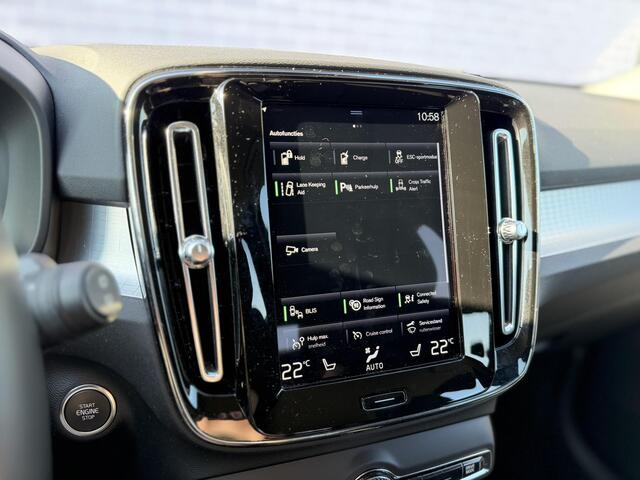 Volvo XC40 T4 Recharge R-Design | Trekhaak 1800 kg | 360º Camera | Verwarmde Voorstoelen en Achterbank | Stuurverwarming | Navigatie | Keyless Entry | BLIS |