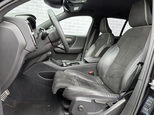 Volvo XC40 T3 R-Design Aut | Trekhaak | Stoel- en Stuurverwarming | Achteruitrijcamera | Parkeersensoren Voor en Achter | 19 Inch Velgen | Voorruitverwarming | Getint Glas | Keyless | Navigatie | Apple Carplay / Android Auto | Nubuck Bekleding |