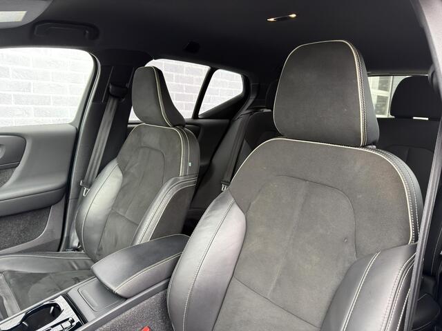 Volvo XC40 T3 R-Design Aut | Trekhaak | Stoel- en Stuurverwarming | Achteruitrijcamera | Parkeersensoren Voor en Achter | 19 Inch Velgen | Voorruitverwarming | Getint Glas | Keyless | Navigatie | Apple Carplay / Android Auto | Nubuck Bekleding |