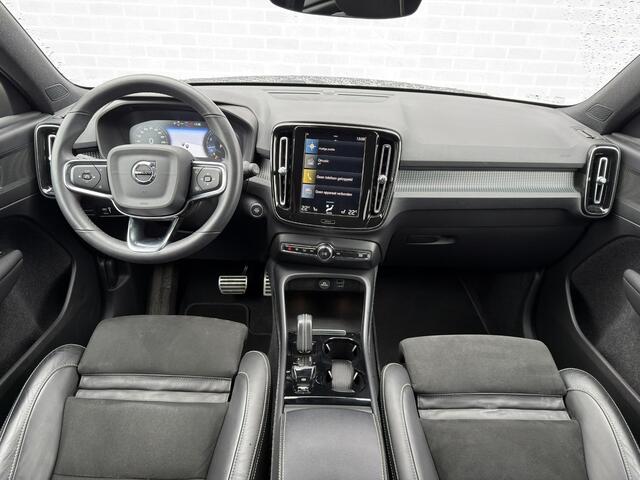 Volvo XC40 T3 R-Design Aut | Trekhaak | Stoel- en Stuurverwarming | Achteruitrijcamera | Parkeersensoren Voor en Achter | 19 Inch Velgen | Voorruitverwarming | Getint Glas | Keyless | Navigatie | Apple Carplay / Android Auto | Nubuck Bekleding |