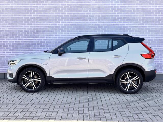 Volvo XC40 T5 Recharge R-Design | Plug-in Hybrid (PHEV) | Achteruitrijcamera | Parkeersensoren | Lederen Bekleding | BLIS | Keyless Entry | Elektrische Achterklep | Navigatie