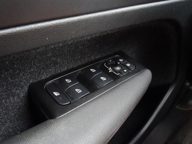 Volvo XC40 Recharge P8 AWD R-Design * H/K * 4 SEIZOENSBANDEN 20 INCH !!