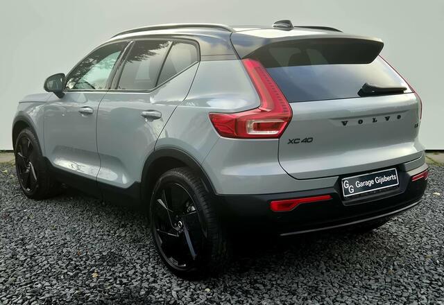 Volvo XC40 2.0 B3 Ultra Black Edition Panoramadak - 360 Camera - 19 Lichtmetalen wielen - Lounge-pakket - Harman Kardon Audio - Alarm - Climate - Privacy Glass - R980 Interieur - Power seats bestuurder memory - Two Tone - Full led koplampen