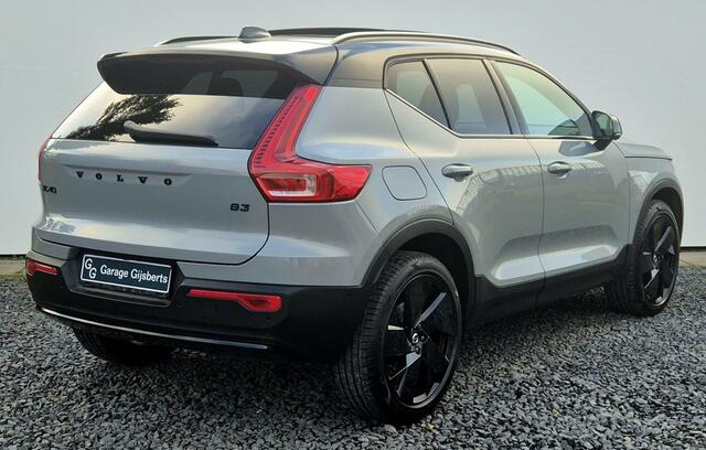 Volvo XC40 2.0 B3 Ultra Black Edition Panoramadak - 360 Camera - 19 Lichtmetalen wielen - Lounge-pakket - Harman Kardon Audio - Alarm - Climate - Privacy Glass - R980 Interieur - Power seats bestuurder memory - Two Tone - Full led koplampen