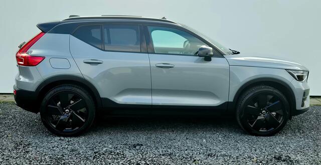 Volvo XC40 2.0 B3 Ultra Black Edition Panoramadak - 360 Camera - 19 Lichtmetalen wielen - Lounge-pakket - Harman Kardon Audio - Alarm - Climate - Privacy Glass - R980 Interieur - Power seats bestuurder memory - Two Tone - Full led koplampen