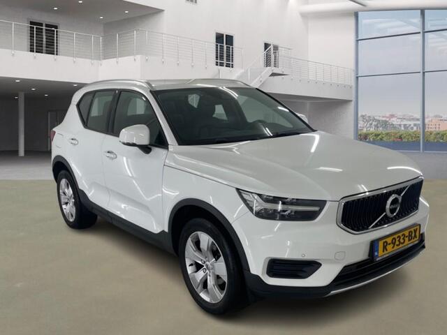 Volvo XC40 T3 Momentum | Stoelverwarming | Lederen bekleding | All-Seasonbanden | Elektrische stoelverstelling | Parkeer Camera | Parkeersensoren Voor + Achter | Cruise Control |