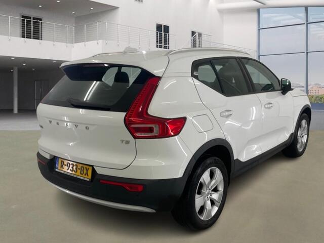 Volvo XC40 T3 Momentum | Stoelverwarming | Lederen bekleding | All-Seasonbanden | Elektrische stoelverstelling | Parkeer Camera | Parkeersensoren Voor + Achter | Cruise Control |