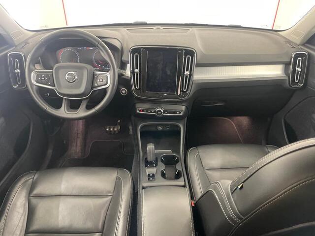 Volvo XC40 T3 Momentum | Stoelverwarming | Lederen bekleding | All-Seasonbanden | Elektrische stoelverstelling | Parkeer Camera | Parkeersensoren Voor + Achter | Cruise Control |