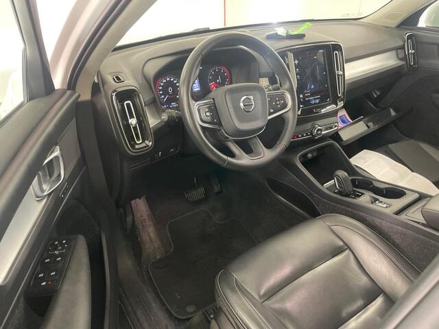 Volvo XC40 T3 Momentum | Stoelverwarming | Lederen bekleding | All-Seasonbanden | Elektrische stoelverstelling | Parkeer Camera | Parkeersensoren Voor + Achter | Cruise Control |
