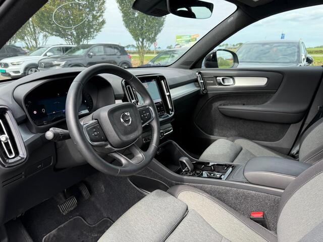 Volvo XC40 B4 Plus Dark | Trekhaak | Harman / Kardon | Power Seats | Climate Pack |