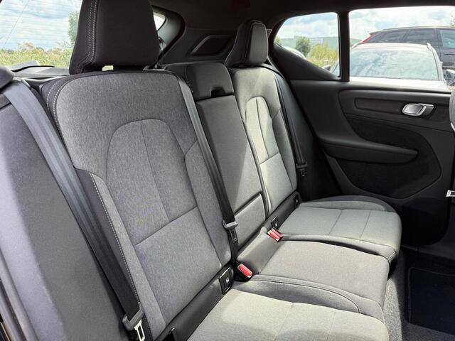 Volvo XC40 B4 Plus Dark | Trekhaak | Harman / Kardon | Power Seats | Climate Pack |